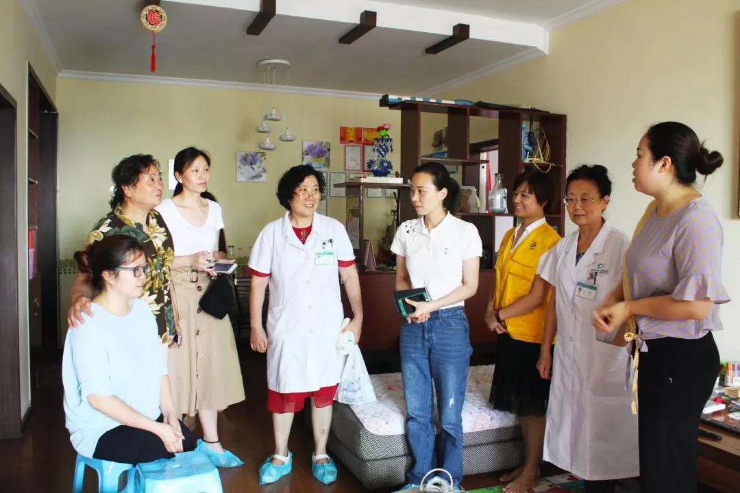 重庆重庆明好医院看望慰问社区残疾孕妇